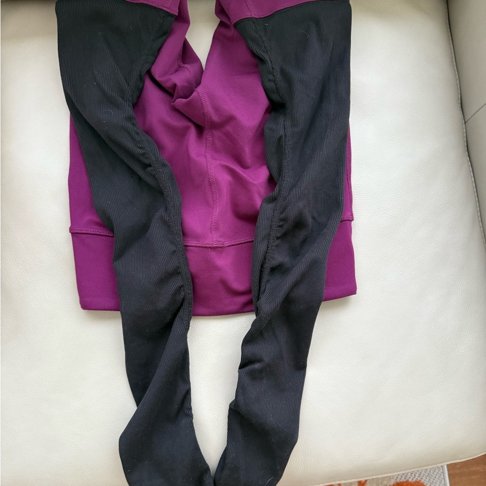 ALO Yoga Women's Goddess Leggings in Purple and Black - Picture 2 of 4